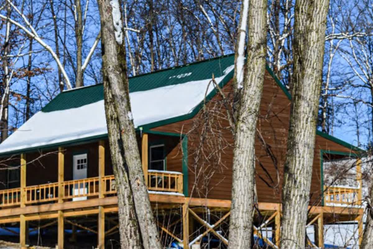 Genesis Whitetails cabin lodge in snowy Illinois timber